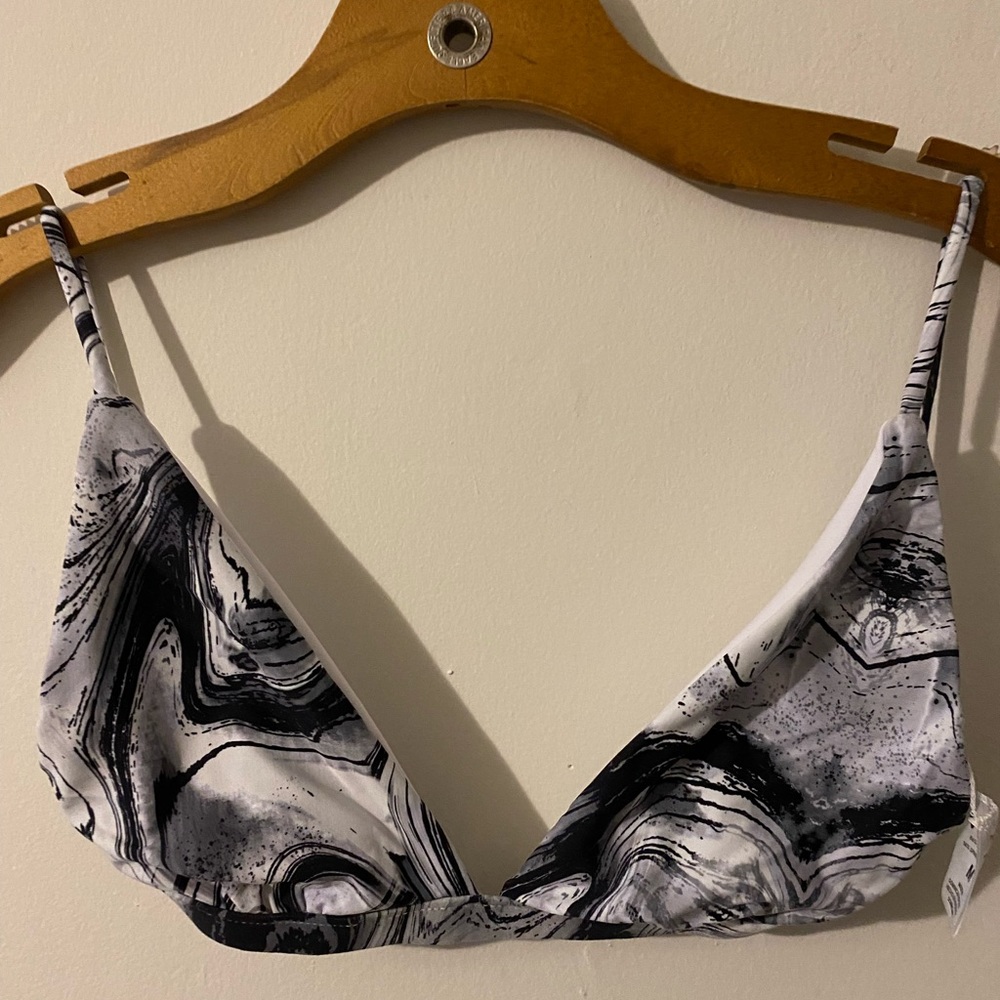 NEW WITH TAGS Venus swim top